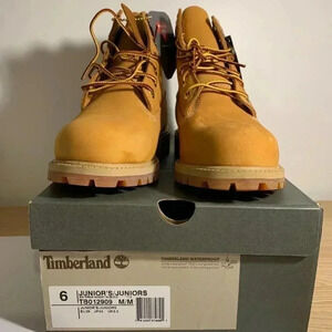 L NEW Men's Juniors Timberland Boots- Wheat Nubuck- US 6